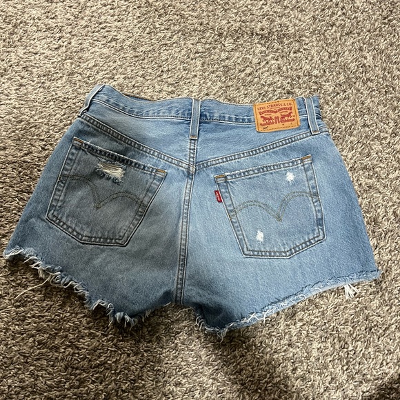 Levi’s 501 Shorts - Picture 3 of 4